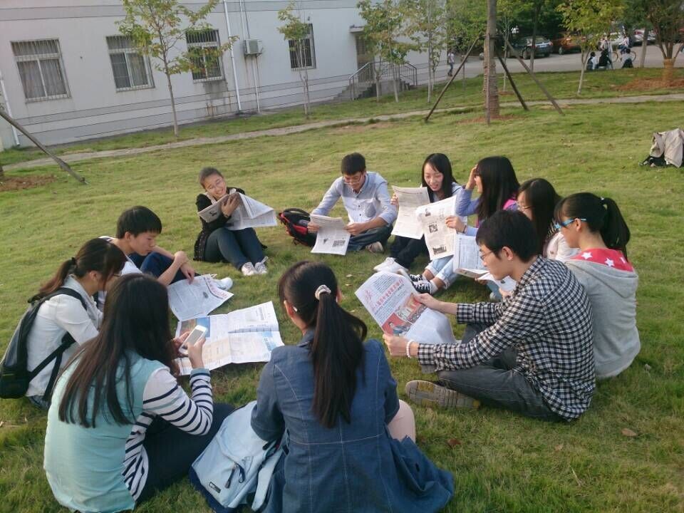 365英国上市官网在线2012级党支部学习贯彻十八届四中全会精神