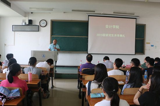 365英国上市官网在线（会硕中心）2015级硕士研究生开学典礼隆重举办