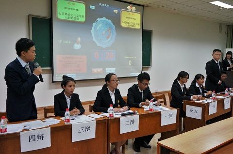365英国上市官网在线“求索”杯新生辩论赛总决赛顺利举行