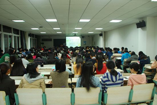 “會萃堂”系列活动之名家讲坛汤湘希讲座成功举办