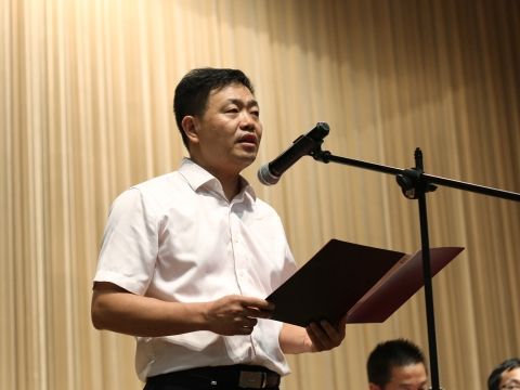 365英国上市官网在线举办2016级新生开学典礼暨成人礼宣誓仪式