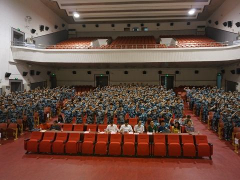365英国上市官网在线举办2016级新生开学典礼暨成人礼宣誓仪式