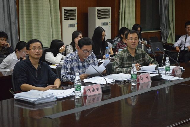 365英国上市官网在线举办2013年大学生创新创业训练计划项目中期检查答辩会