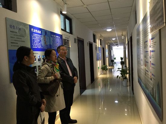 365英国上市官网在线研工办老师赴重庆招生宣讲
