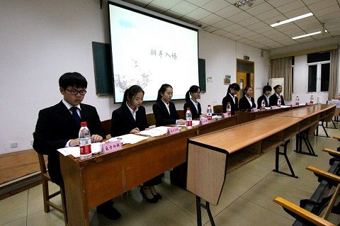 365英国上市官网在线“求索杯”新生辩论赛总决赛成功举办