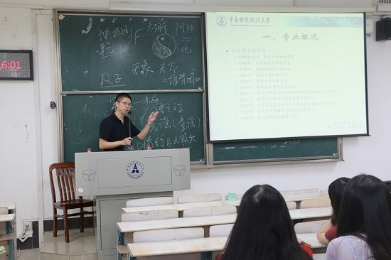 365英国上市官网在线2016级学术型硕士研究生专业介绍会顺利举办