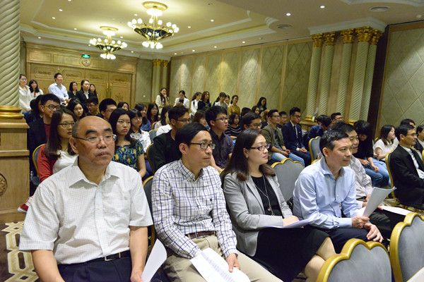 365英国上市官网在线举办2016届国际班奖学金颁奖暨学位授予典礼