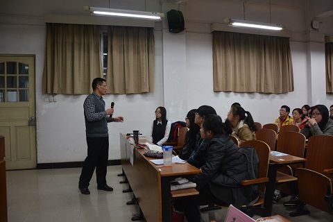 论议风生 文采飞扬——王清刚教授做客365英国官网论文写作讲座