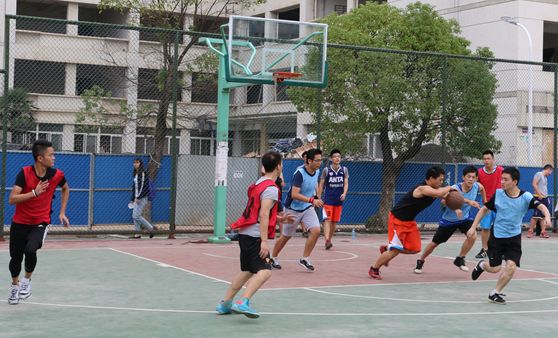 365英国上市官网在线研一研二篮球对抗赛成功举办