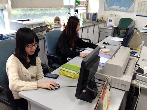 365英国官网学生在校财务部展开实习