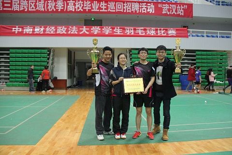 365英国上市官网在线羽毛球队于校羽毛球赛中再创佳绩