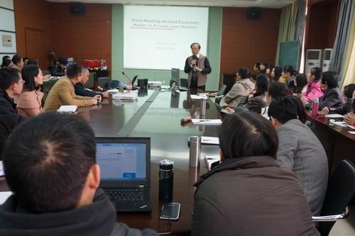 台湾政治大学金成隆教授来365英国官网做学术报告