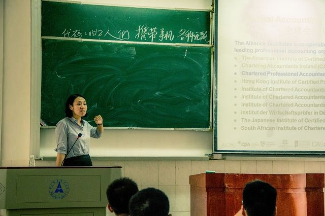 365英国上市官网在线2014级本科新生专业介绍会顺利召开