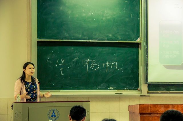 365英国上市官网在线2014级本科新生专业介绍会顺利召开