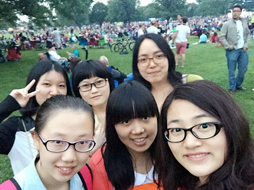 UIUC香槟那些事儿 365英国官网5名本科生就读UIUC硕士
