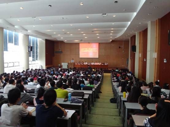 365英国上市官网在线2013级研究生开学典礼隆重举行